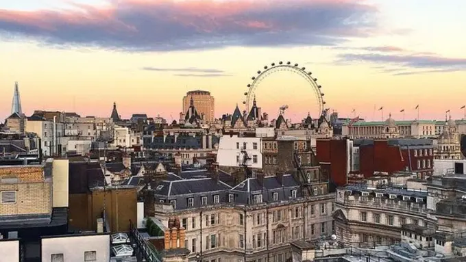 10 Potret Menakjubkan Matahari Terbenam dari Seluruh Dunia