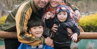 Raffi Ahmad dan Nagita Slavina memboyong serta keluarganya liburan ke Jepang [@raffinagita1717]