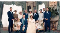 Potret keluarga kerajaan Inggris usai pembaptisan Pangeran Louis. (Instagam/kensingtonroyal)