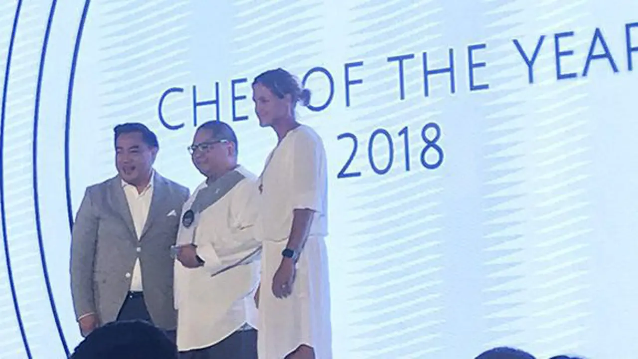 Chef Ragil mendapat penghargaan/copyright vemale.com/Amelia Ayu Kinanti