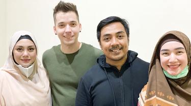 Dalami Agama Islam Celine Evangelista Mulai Risih Lihat Stefan William Beradegan Mesra News Entertainment Fimela Com