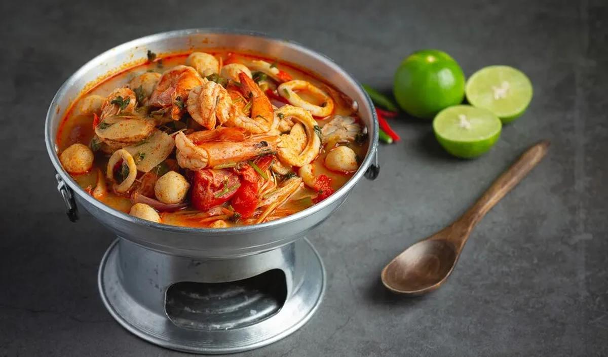1. Tom Yum Seafood dari Thailand