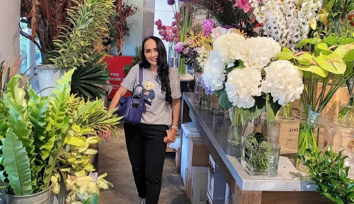 Oleh karena itu, wajah jika Lies terlihat awet muda dan tetap cantik menawan. (Foto: instagram.com/lies1801)