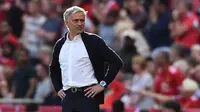 Manajer Manchester United, Jose Mourinho, menyindir permainan bertahan yang diterapkan Chelsea pada final Piala FA 2017-2018. (AFP/Glyn Kirk)