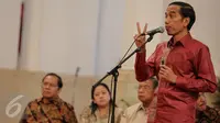 Presiden Jokowi memberikan pidato saat raker dengan Gubernur dan Bupati/Walikota di Istana Negara, Jakarta, Rabu (21/10/2015). Raker membahas Pilkada Langsung 2015, serapan anggaran di daerah dan dana desa. (Liputan6.com/Faizal Fanani)