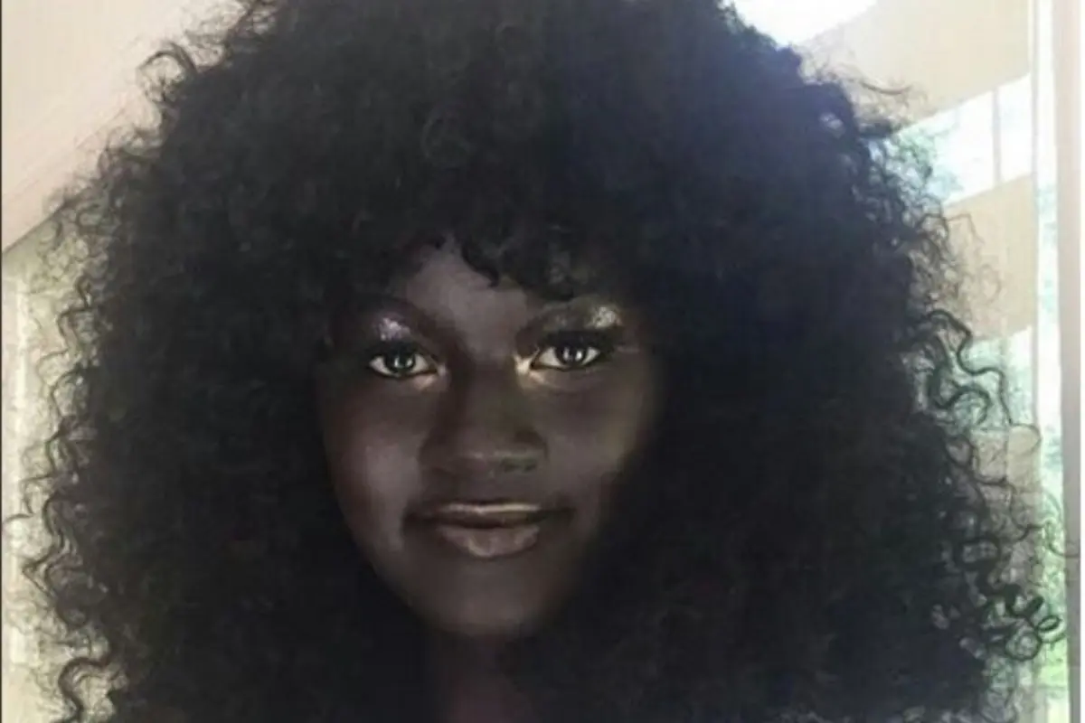 5 Alasan Kenapa Khoudia Diop Model Kulit Gelap Bisa Mendunia