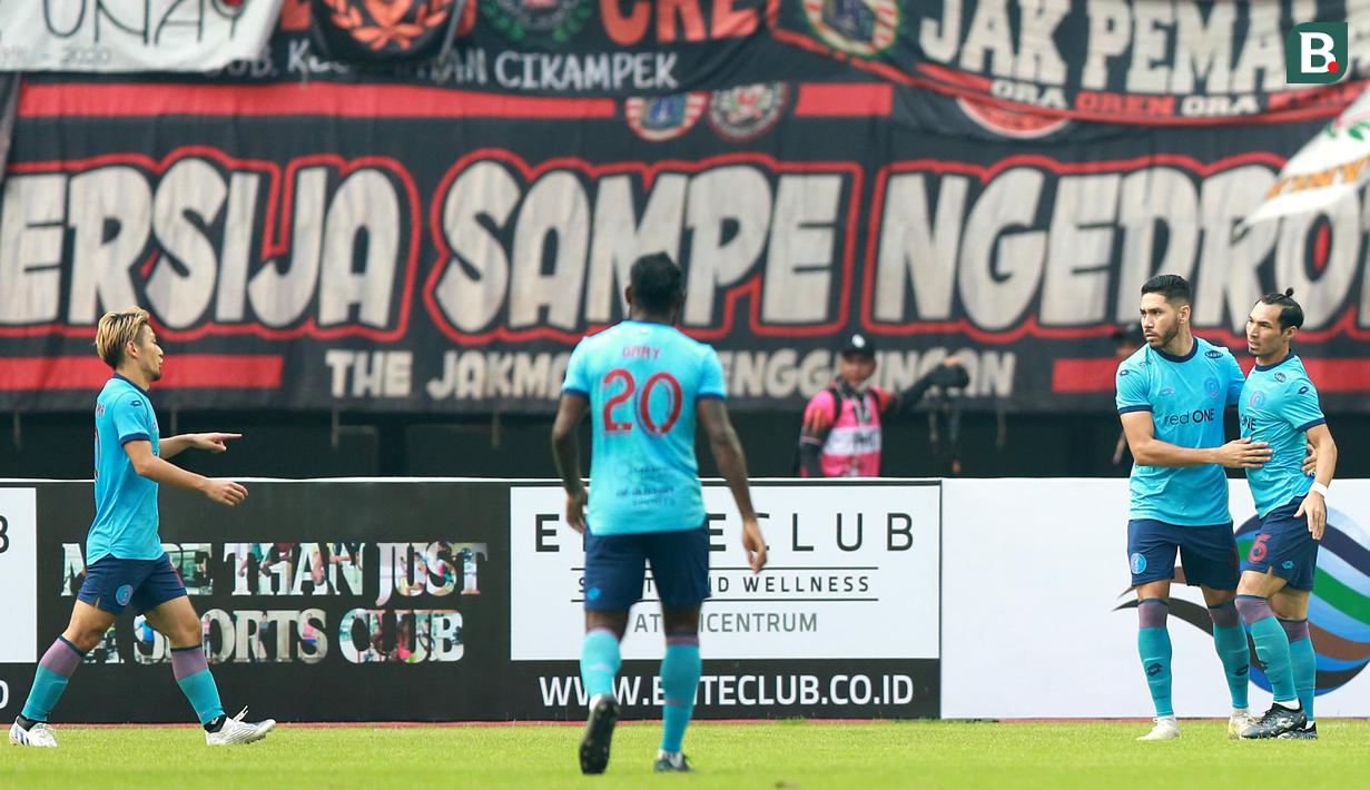 Sabah FC membuka keunggulan saat laga baru berjalan tiga menit. Sebuah gol bunuh diri dilakukan oleh pemain Persija Jakarta. (Bola.com/Ikhwan Yanuar)