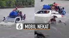 Aksi nekat dilakukan oleh sebuah mobil yang dinaiki beberapa orang diluar bak mobilnya menyebrangi sungai berarus deras.