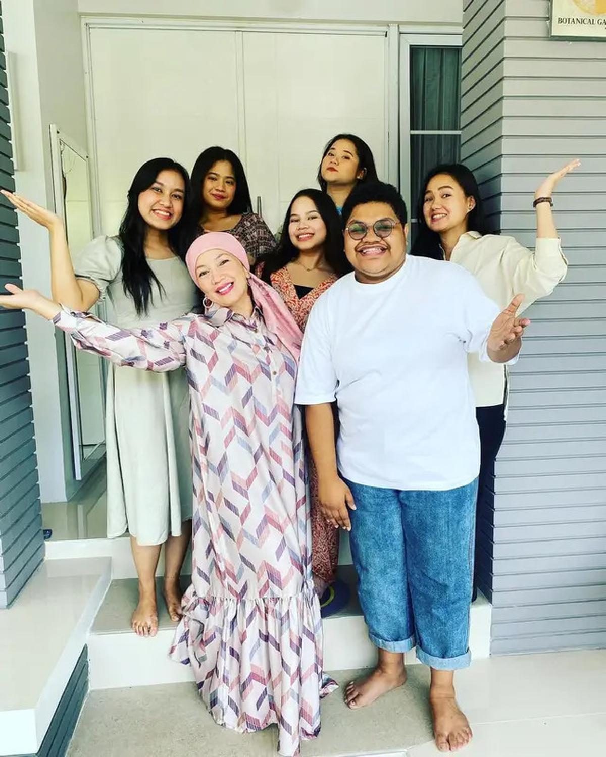 Potret Rumah Jefri Nichol, Minimalis Modern yang Nyaman dengan Nuansa Putih Abu