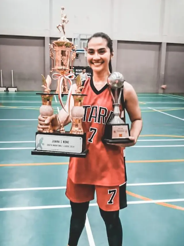 Potret Maudy Koesnaedi Tanding Basket (sumber: instagram/maudykoesnaedi)