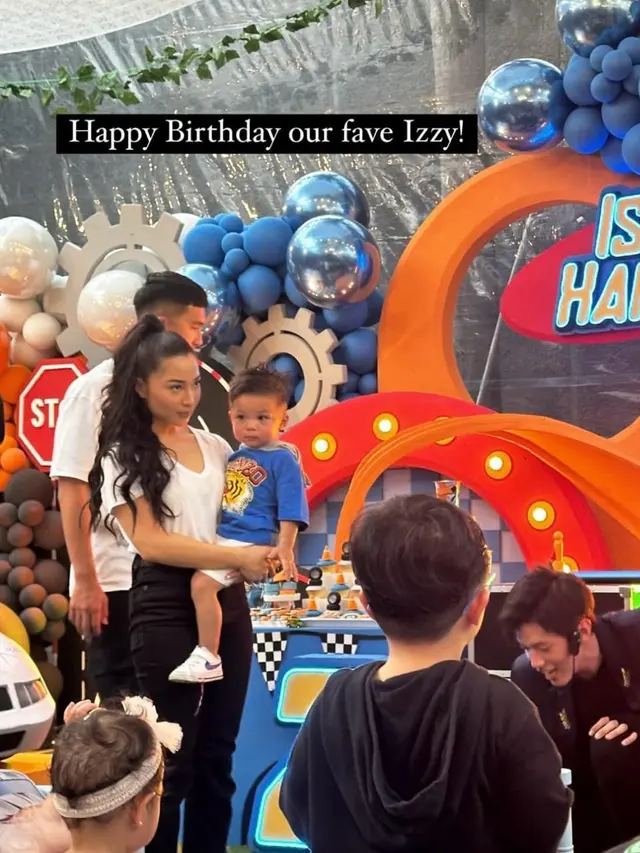 Gaya Nikita Willy Gelar Pesta Ulang Tahun Issa Bertema Hot Wheels, Tetap Stylish Pakai Kaos Oblong