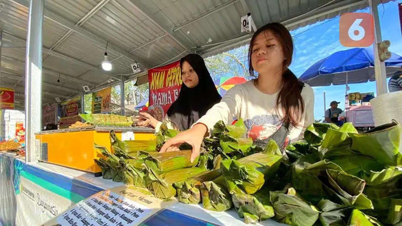 6 Resep Nasi Bakar Ayam Suwir Spesial Lezat, Aroma Daun Pisang yang Khas