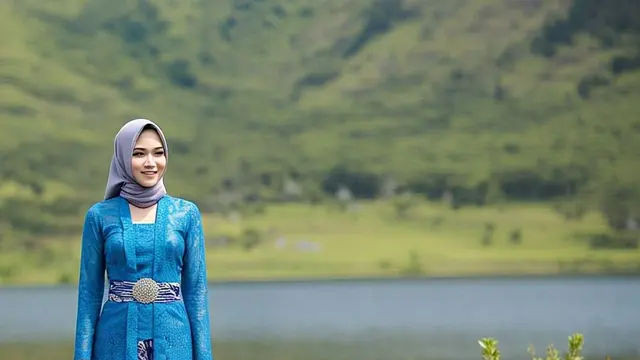 Gamis A-Line untuk Wanita Kurus dengan Obi Belt untuk Membuat Tubuh Tampak Seimbang/Nurul Diva Kautsar via Meta AI