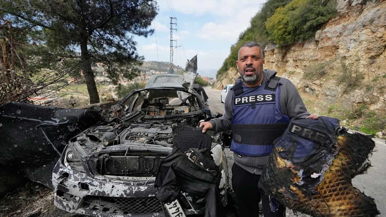 FOTO: : Tiga Jurnalis Tewas dalam Serangan Udara Israel di Lebanon