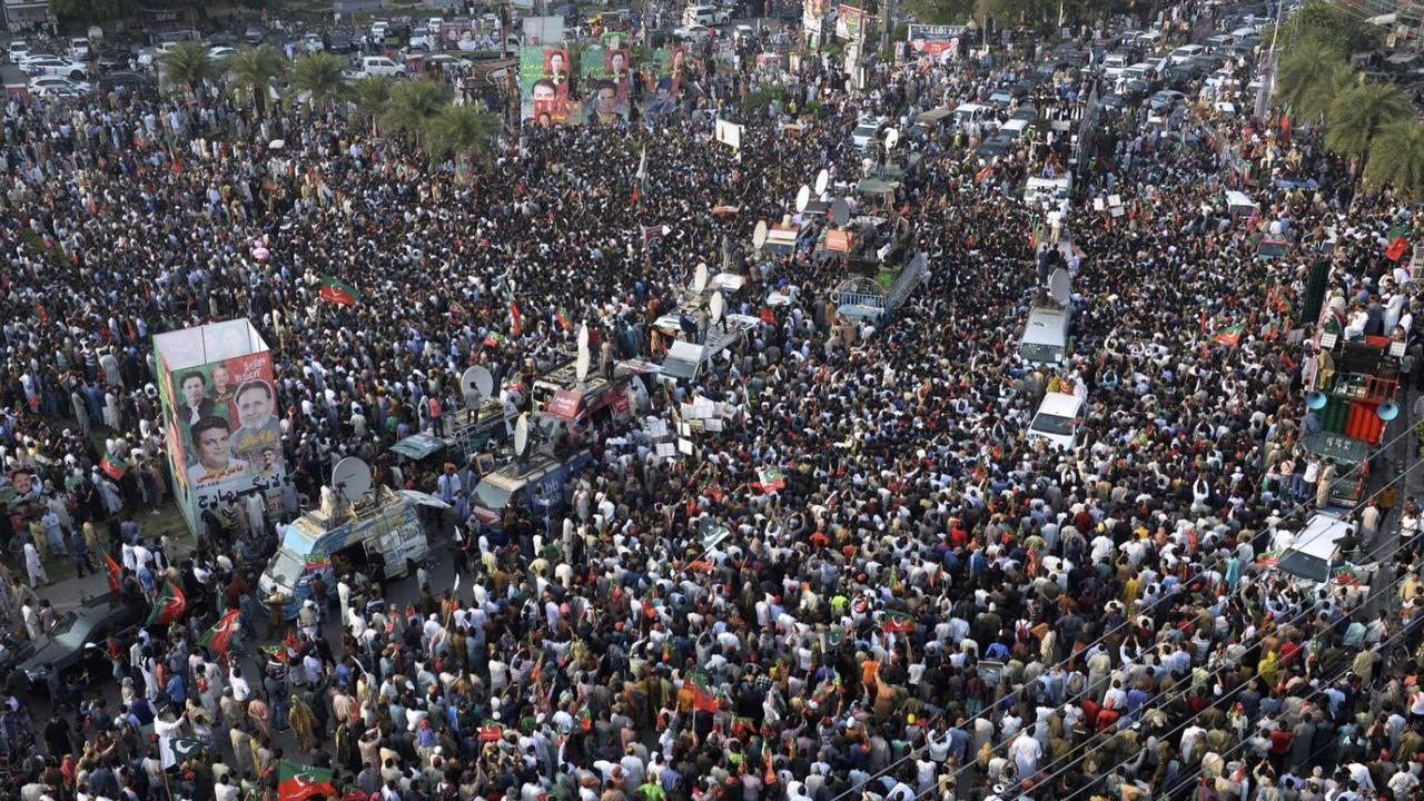 pendukung imran khan di islamabad