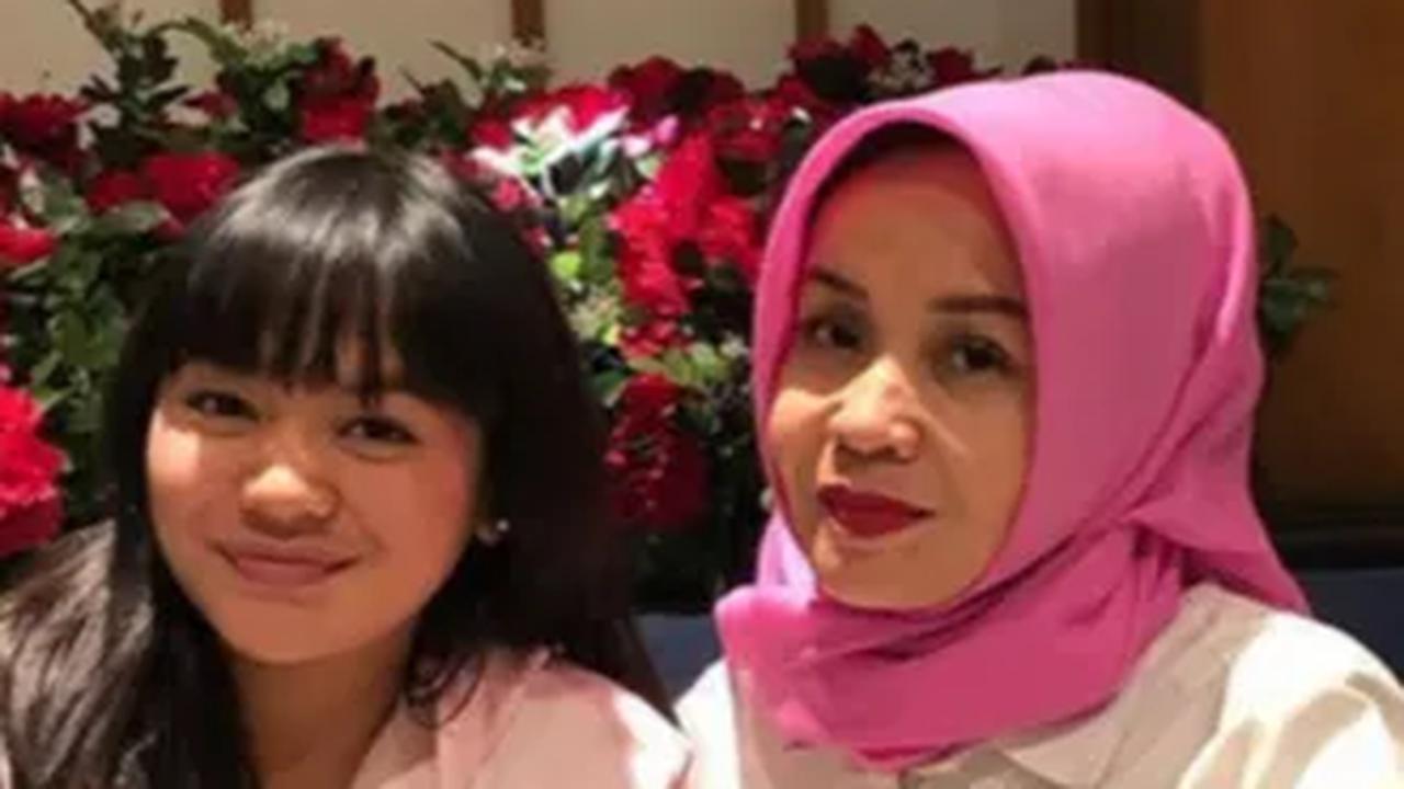 Potret Amel Carla dan Sang Ibu yang Wajahnya Awet Muda