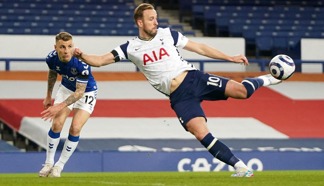 Harry Kane menjadi penyerang yang sangat produktif dalam beberapa musim ini. Ia sukses mencatat gol ke-100 saat penampilan ke-141nya bersama Tottenham Hotspurs. Kane telah membukukan 163 di Liga Inggis. (Foto: AFP/Pool/Jon Super)