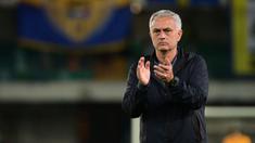 AS Roma secara mengejutkan mengalami kekalahan pada pekan keempat Liga Italia 2021/2022 saat lawatannya menuju ke Hellas Verona. Hal tersebut merupakan kekalahan perdana kepelatihan Jose Mourinho. (AFP/Miguel Medina)