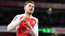 Gelandang - Aaron Ramsey (Arsenal), jika dibandingkan dengan Michael Carrick, pemuda berusia 25 tahun ini penampilannya lebih baik sejauh berjalannya musim ini. (EPA/Facundo Arrizabalaga)