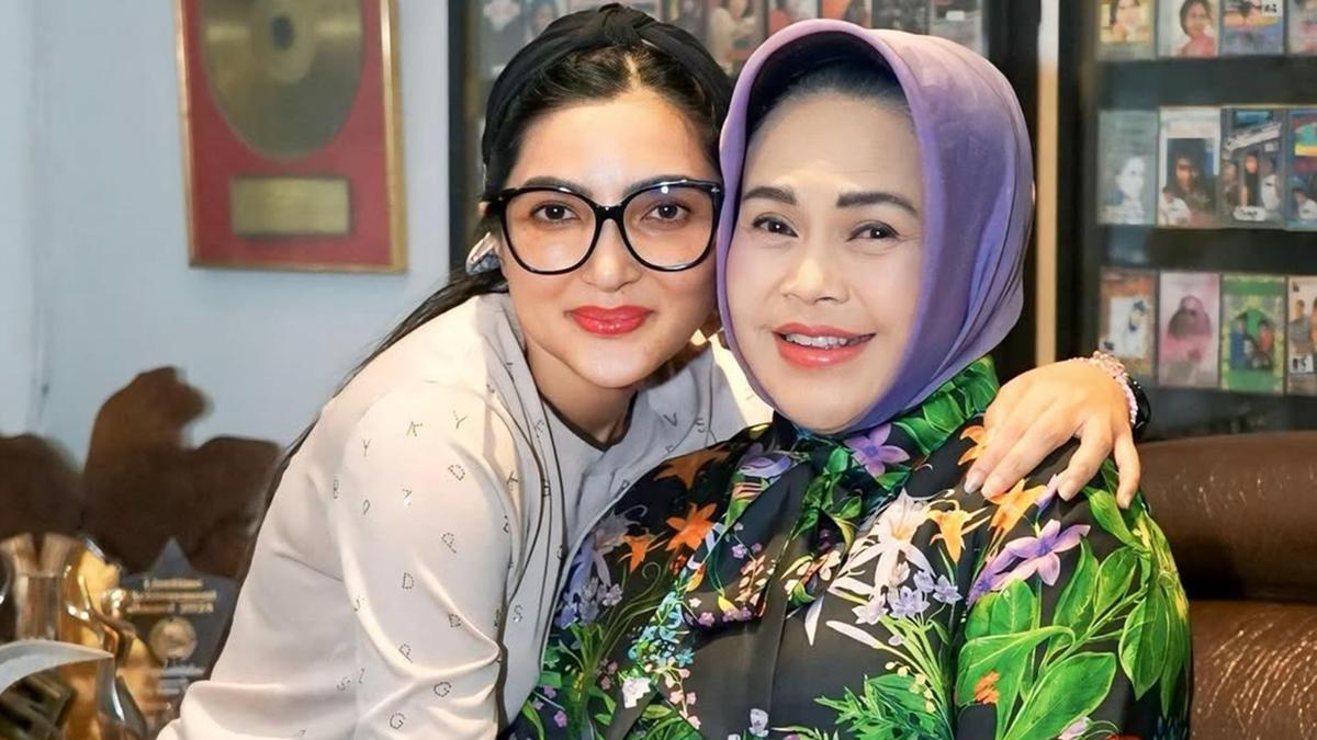 5 Potret Ashanty Kunjungi Rumah Hetty Koes Endang, Ruang Artistik Penuh Penghargaan