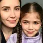 Di Elif Season 3, pemeran Melek tambah sayang dengan Elif yang bermain sebagai anaknya.