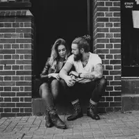 Buat beberapa zodiak ini, pacaran sama bad boy lebih bikin greget! (Sumber foto: rebellouiseblog.com)