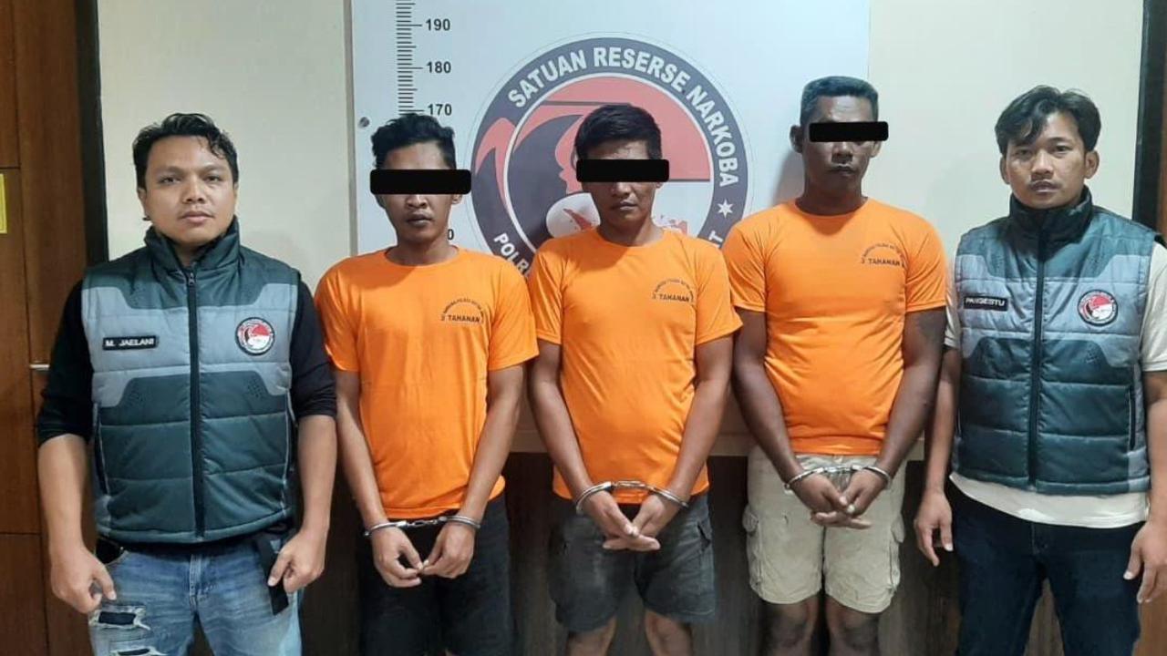 12 Kg Sabu Diselundupkan dalam Truk Jeruk, Polisi Ringkus 3 Pelaku di Tol Jakarta–Cikampek