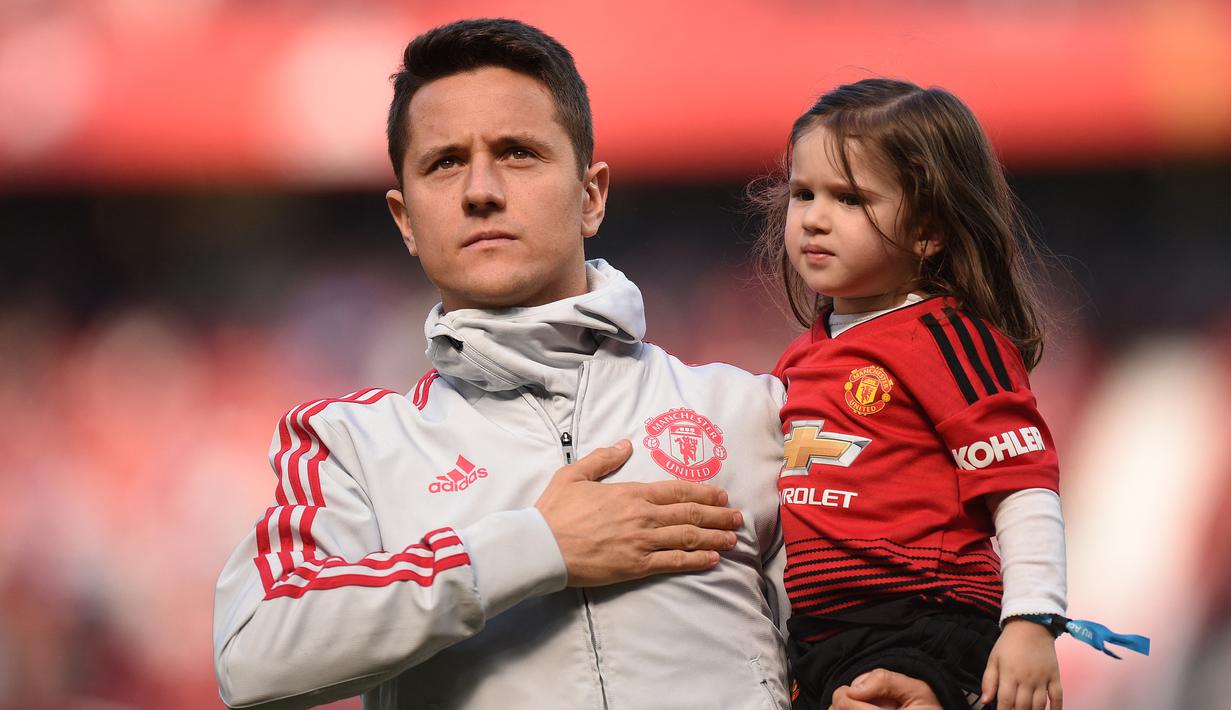 Ander Herrera. Gelandang yang didatangkan dari Athletic Bilbao ini total 5 musim memperkuat Manchester United mulai 2014/2015 hingga 2018/2019 lalu. Ia hijrah ke PSG setelah mencatatkan 189 penampilan bersama Setan Merah dengan mencetak 20 gol. (Foto: AFP/Oli Scarff)