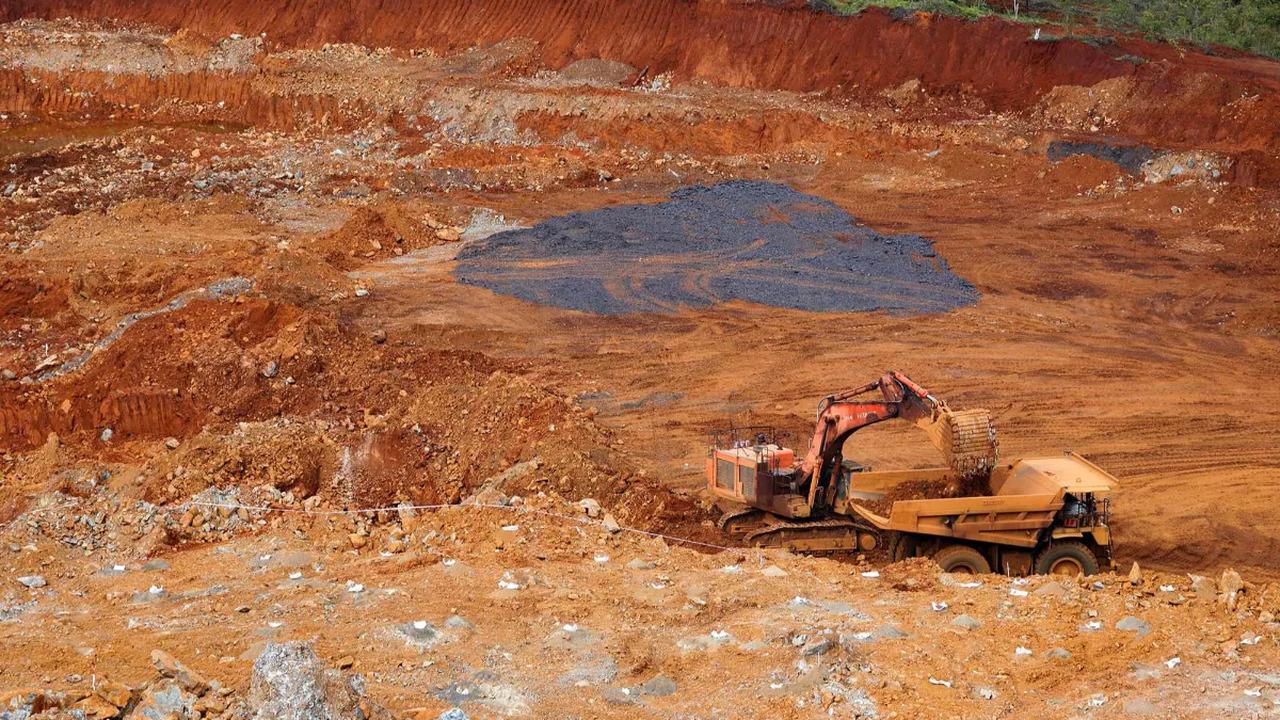 Selain IKN, program hilirisasi komoditas sumber daya alam (SDA) jadi keharusan untuk dilanjutkan pemerintahan periode berikutnya.