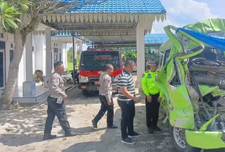 Kecelakaan Maut di Tol Lima Puluh-Indrapura, Empat Tewas dan Belasan Orang Luka-Luka (merdeka.com)
