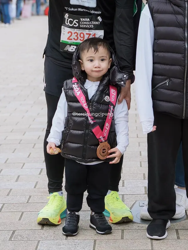 Gaya Kocak Rayyanza dengan Senyum Lebaran, Bentuk Dukungan untuk Raffi Ahmad yang Berlaga di London Marathon 2024