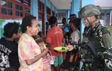 FOTO: Operasi TNI di Papua Tegas dan Humanis Amankan Warga