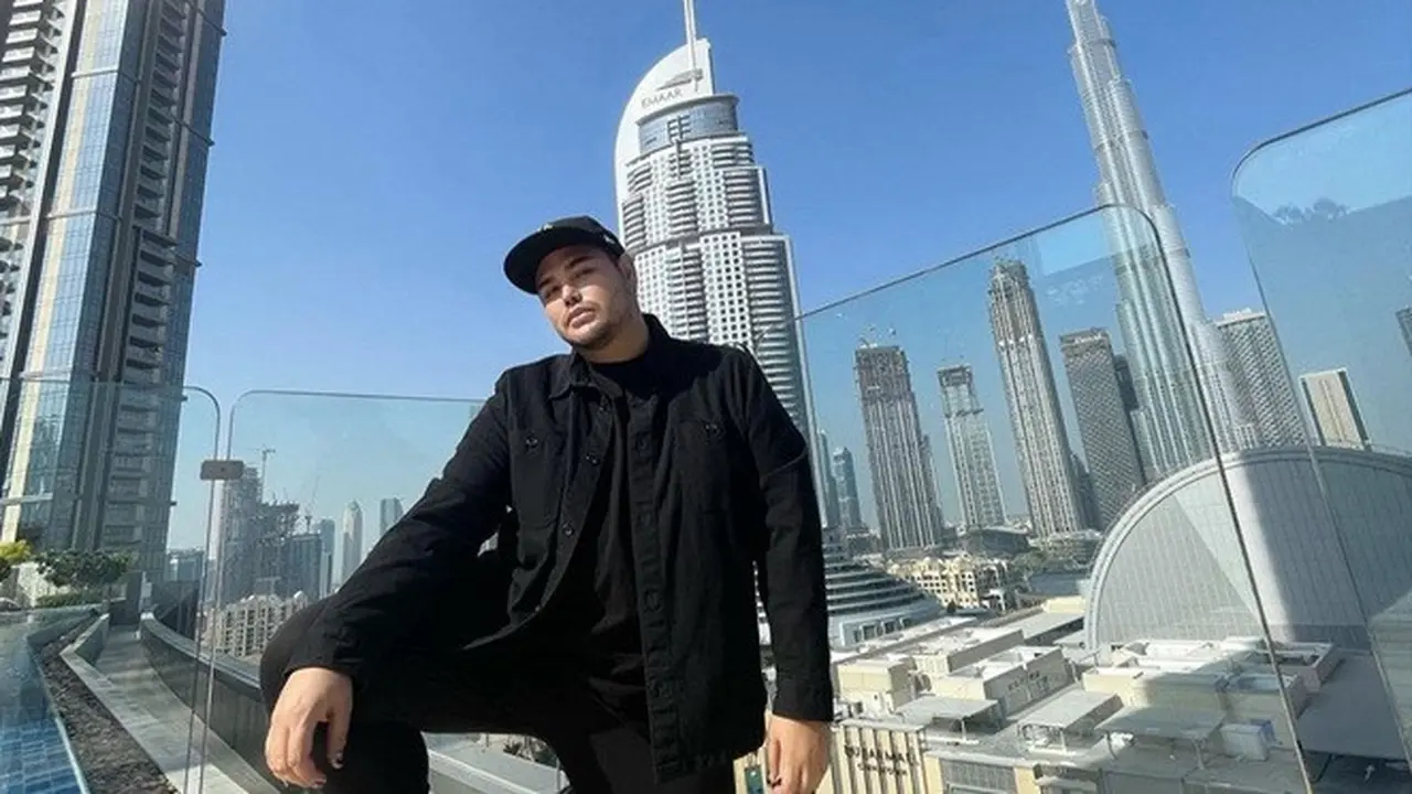 7 Momen Ivan Gunawan Liburan di Dubai, Disebut Makin Macho