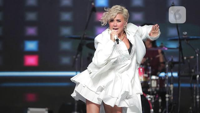 [Bintang] Agnez Mo Brand Ambassador DFSK Glory 580