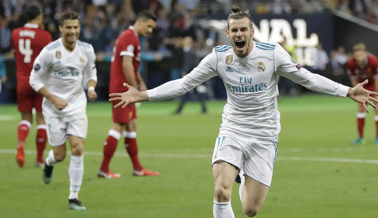 Penyerang Real Madrid, Gareth Bale, melakukan selebrasi usai mencetak gol ke gawang Liverpool pada laga final Liga Champions di Stadion NSC Olimpiyskiy, Kiev, Minggu (27/5/2018). Real Madrid menang 3-1 atas Liverpool. (AP/Sergei Grits)