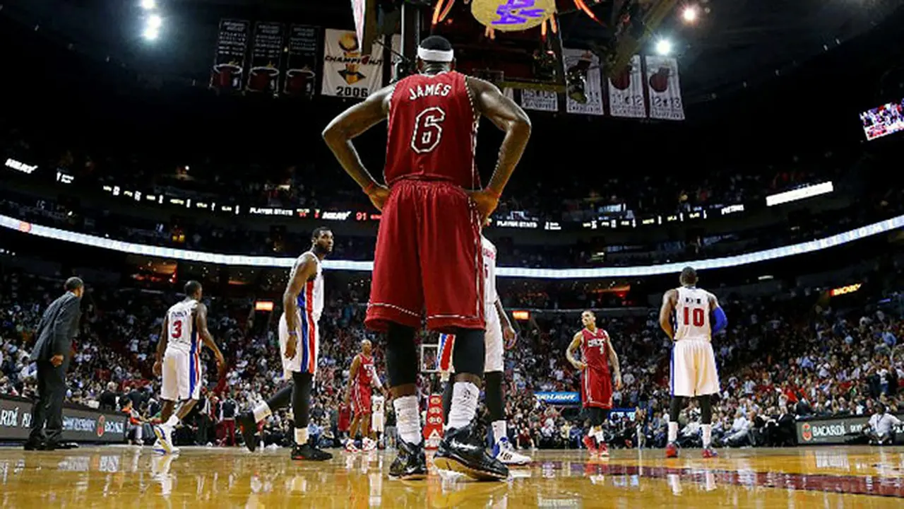 pistons-heat-131204b.jpg