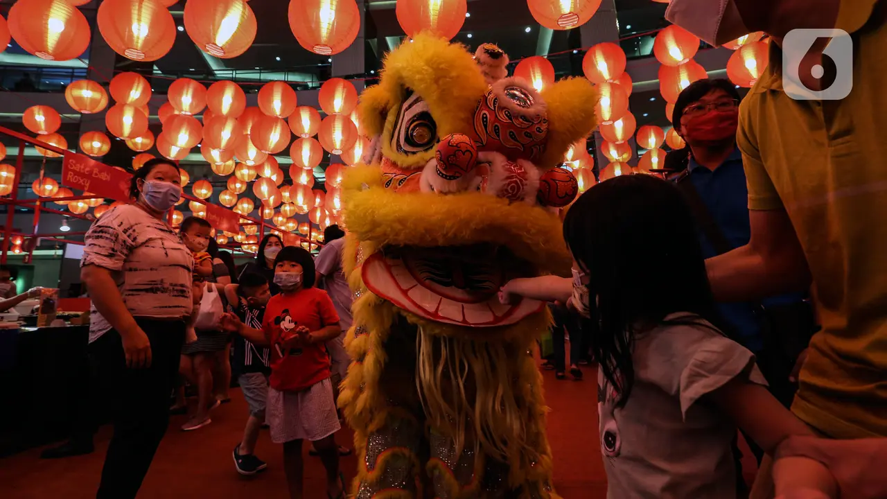 Atraksi Barongsai Hibur Pengunjung Mal