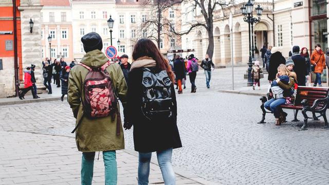 Psst, Ada yang Diam-diam Jatuh Cinta sama Kamu, Nih!