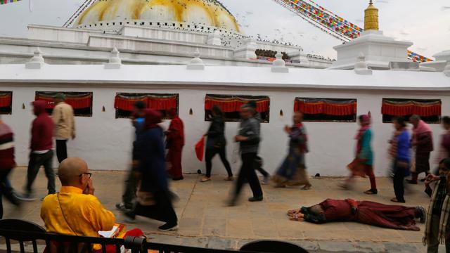 Melihat Umat Buddha Nepal Rayakan Buddha Jayanti