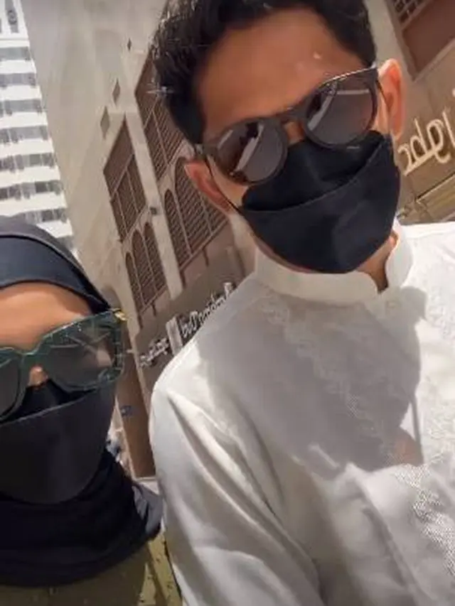 Tampil Berhijab, Ini 7 Momen Ririn Ekawati Jalani Umrah Bersama Ibnu Jamil