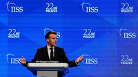 Presiden Prancis Emmanuel Macron saat berbicara dalam Shangri-La Dialogue ke-22 di Singapura, Jumat, (30/Mei/2025). (Dok. AP Photo/Anupam Nath)