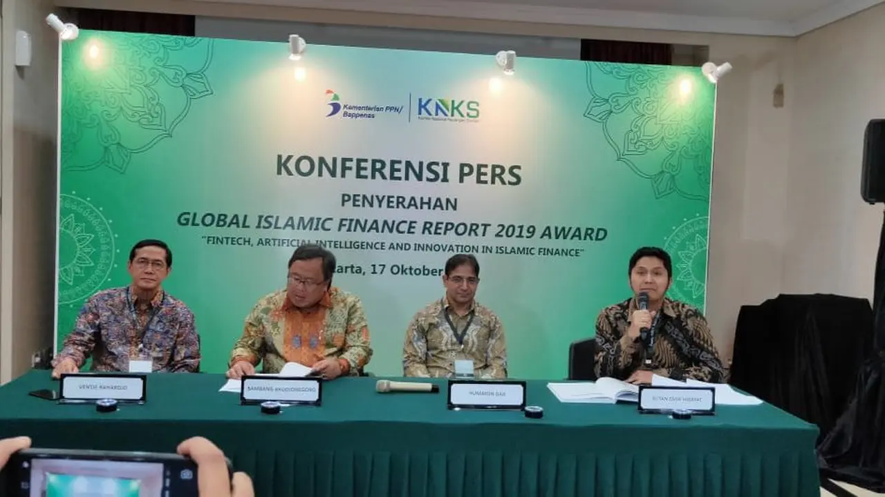 Global Islamic Finance Report (GIFR) 2019 menempatkan Indonesia di peringkat pertama dalam Pasar Keuangan Syariah Global.