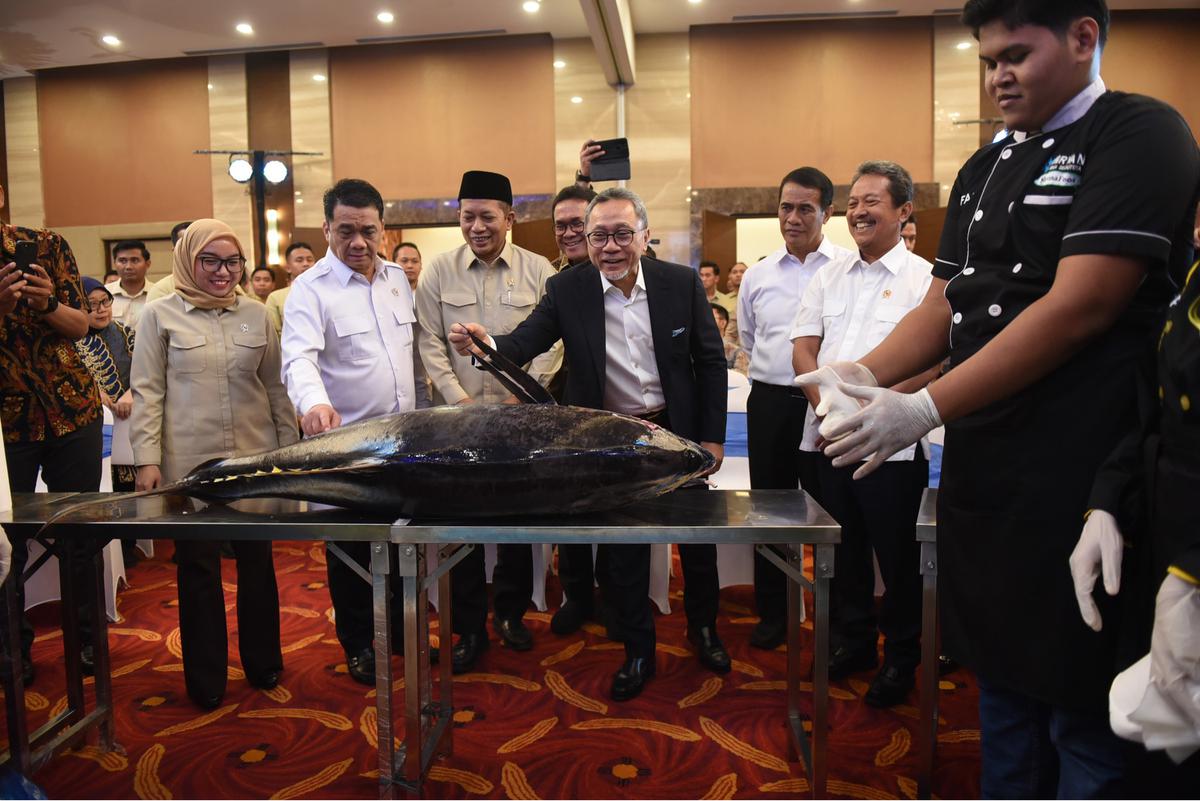 FOTO: Setahun Pemerintahan Prabowo, Zulhas Umumkan Impor Beras Nol Persen