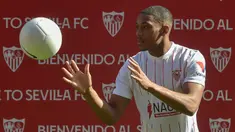 Sevilla baru saja mendatangkan striker Manchester United Anthony Martial untuk memperkuat skuat mereka di Liga Spanyol. Sebelum Martial, mereka juga pernah mendatangkan beberapa pemain dari Liga Inggris. Siapa saja? Yuk disimak ulasannya.(AFP/Cristina Quicler)