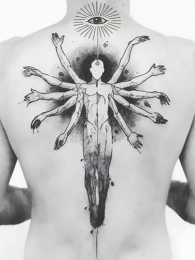 7 Potret Tato Besar di Punggung Ini Keren Banget