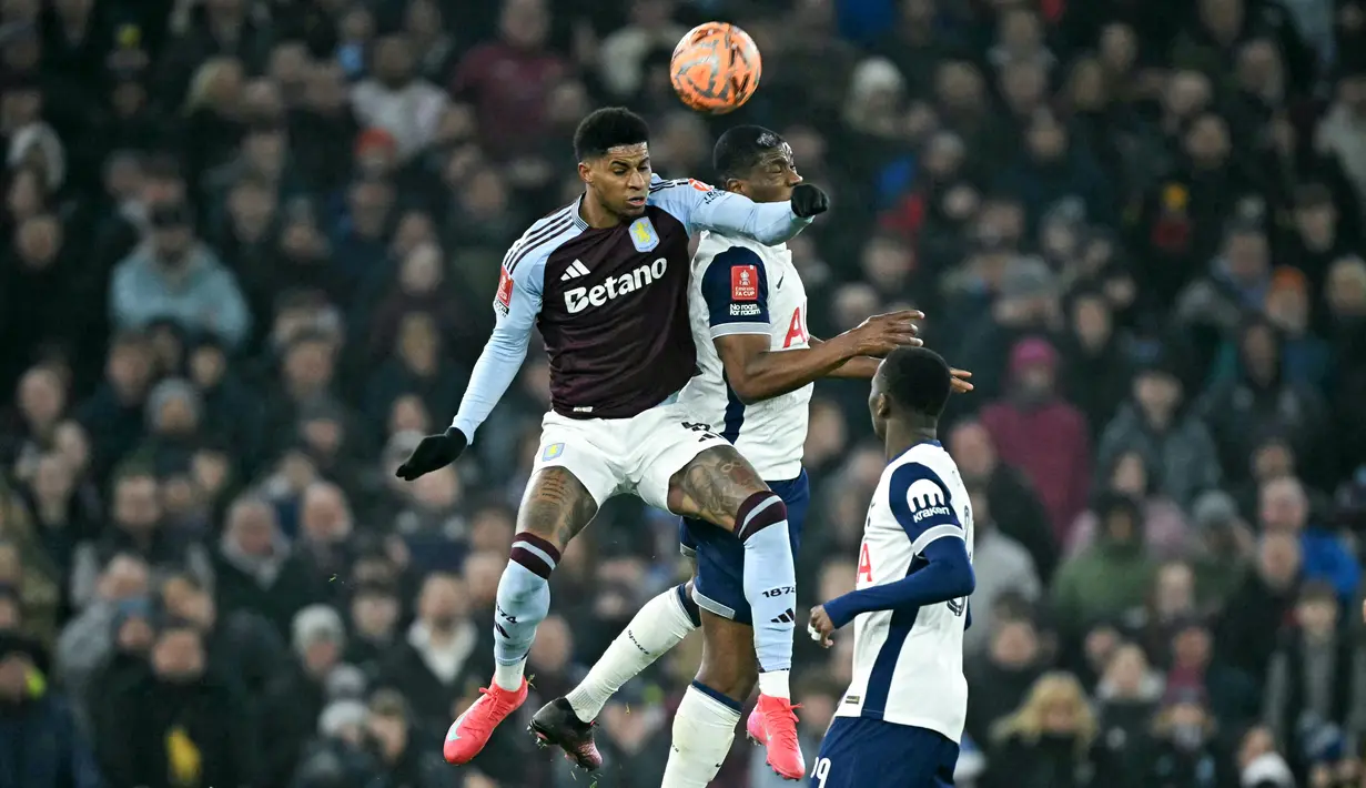 Pemain berusia 27 tahun itu resmi berseragam Aston Villa setelah bergabung dengan status pinjaman dalam kesepakatan senilai 40 juta pound, yang dianggap sebagai kesempatan emas baginya untuk menghidupkan kembali kariernya. (AFP/Justin Tallis)