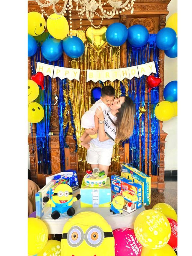 Raya Kitty dan Abqari Al Tariq Zia (Foto: Instagram/rayanurfitrird)