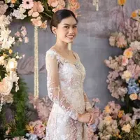 Model Kebaya yang Dipakai Namira Adjani saat Lamaran (credit: instagram/arohali/namiradjani)