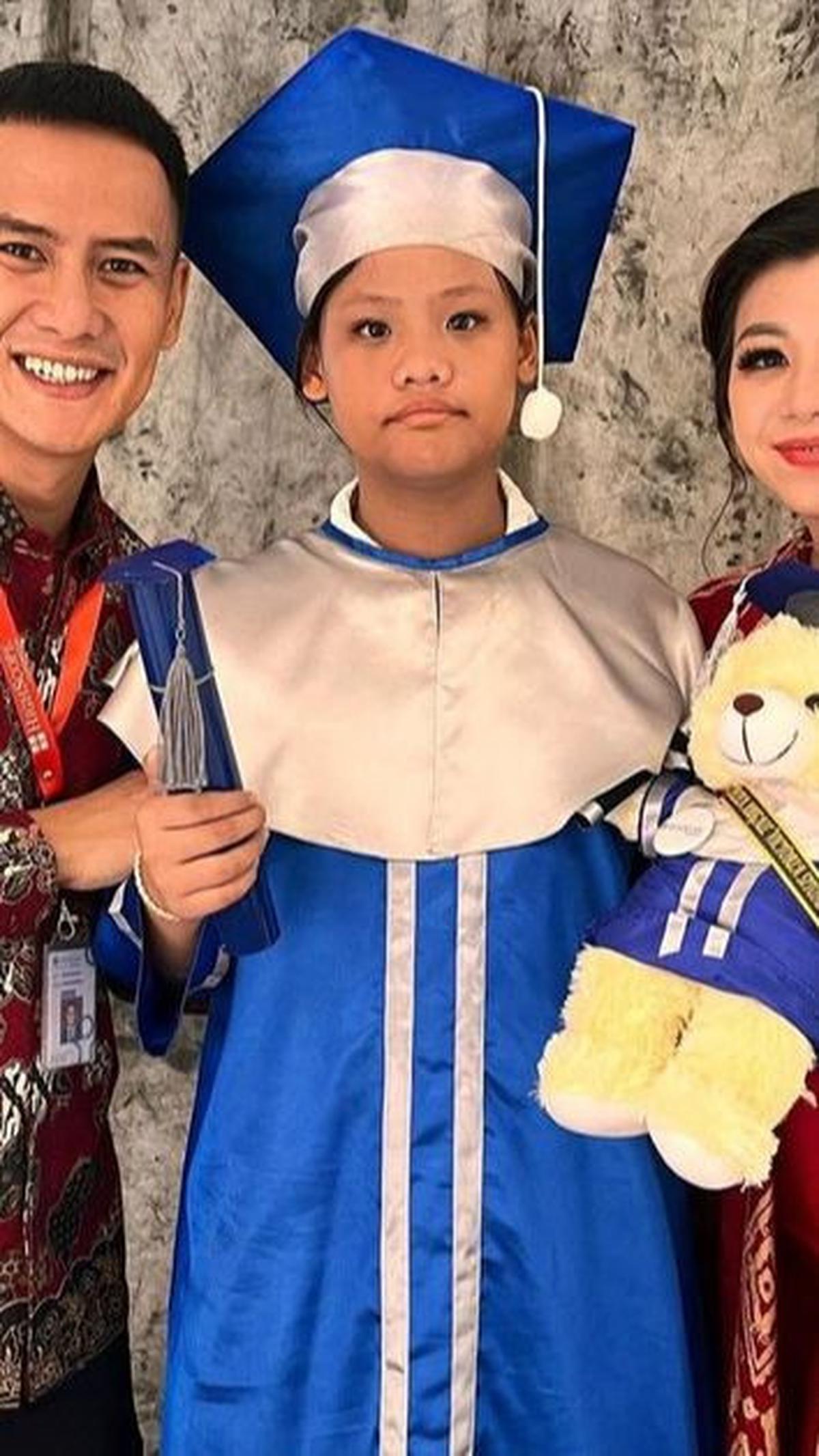Choky sendiri terkenal sebagai seorang ayah yang peduli meskipun memiliki banyak kesibukan di dunia hiburan.