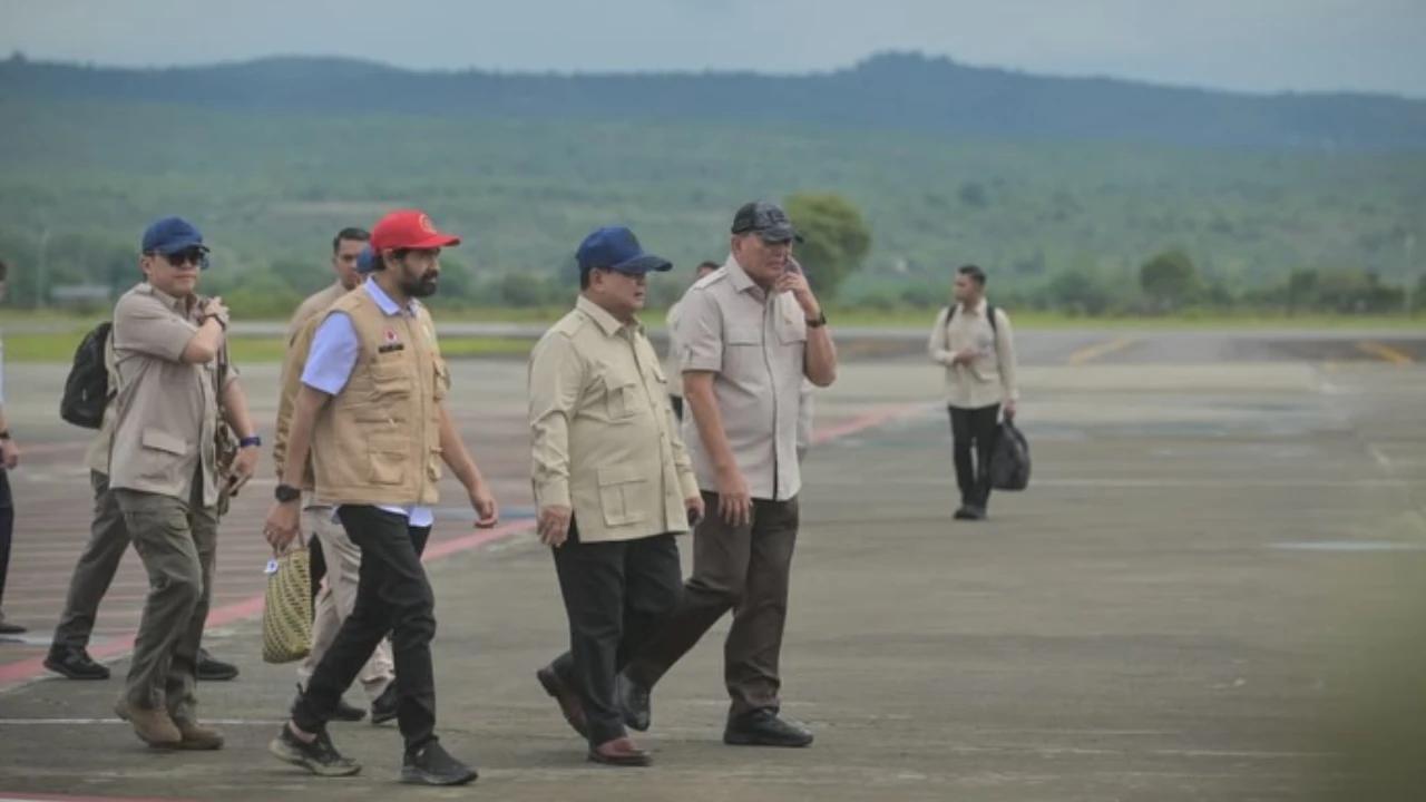 VIDEO: Momen Gubernur Mualem Bisik-Bisik ke Prabowo Tinjau Korban Bencana Aceh Tamiang